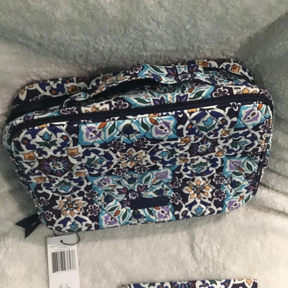 Vera Bradley Large Blush & Brush Make Up Case “Lisbon Medallion Cool”